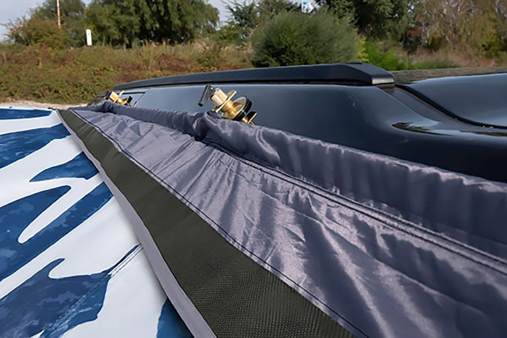 Adaptateur universel pour véhicule gris foncé 01 Bent.webp